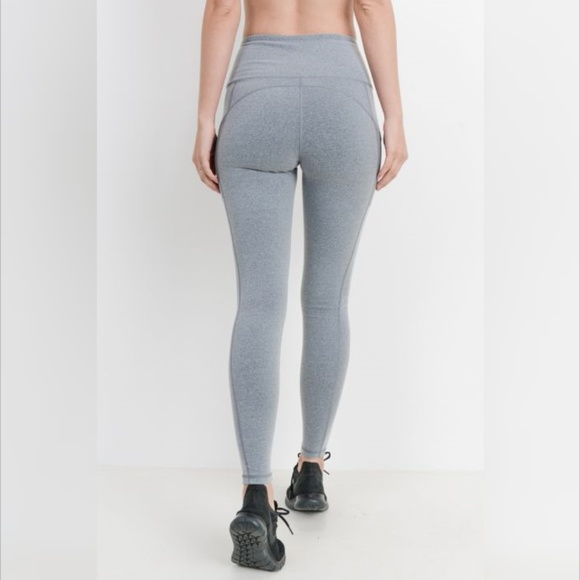 Highwaist Essential Leggings with Mesh Pockets - Picture 5 of 8